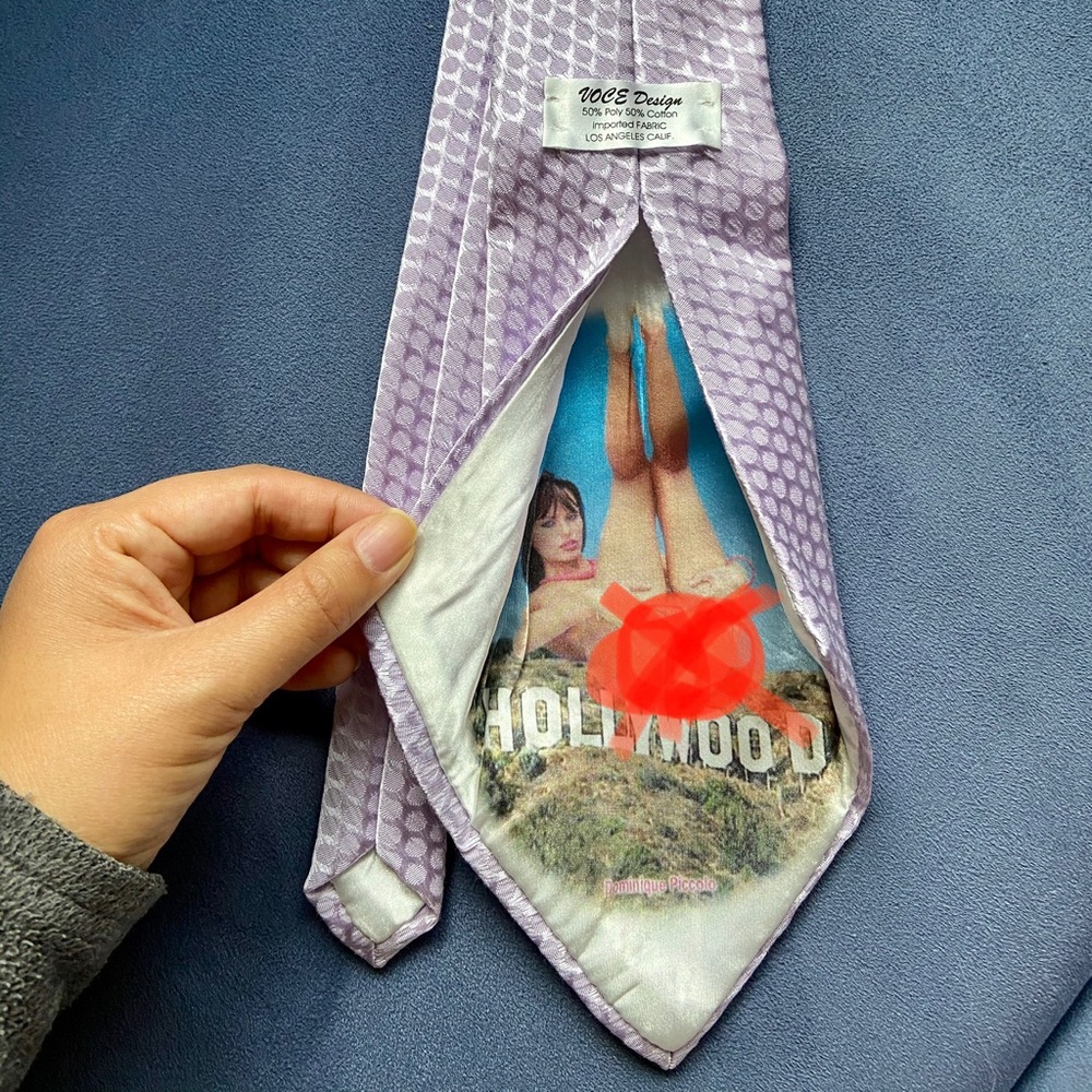 Gag Naughty Tie with Fully Nude Models. Gag gift.